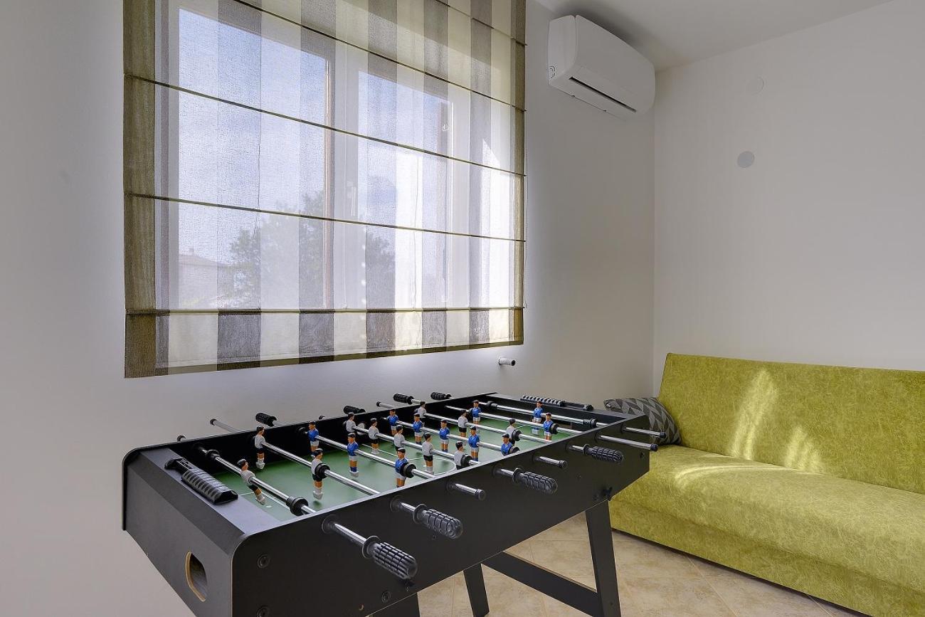 Neu Renovierte Ferienwohnung Mit Klima, Wlan, Waschmaschine, Tischfussball, Grill, Fahrraeder Und Einem Kinderspielplatz Штинян Екстер'єр фото